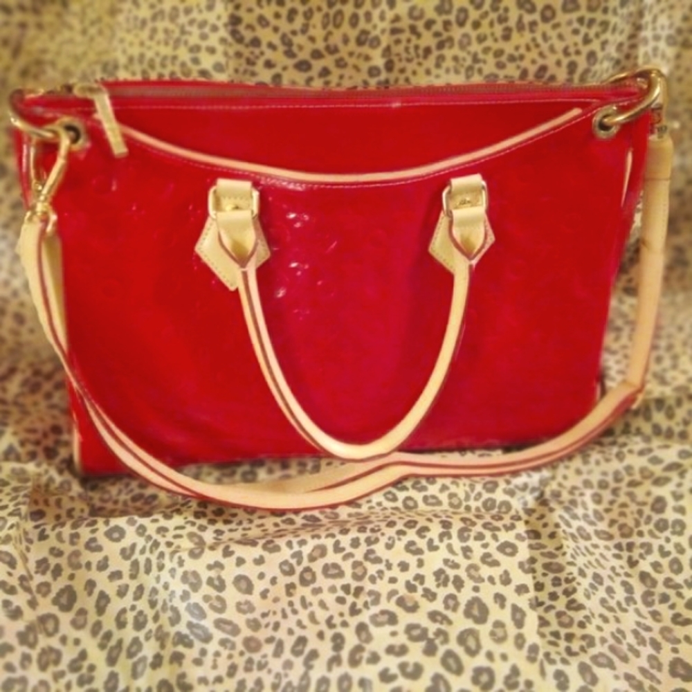 Beautiful Invece Genuine Leather Italian Handbag